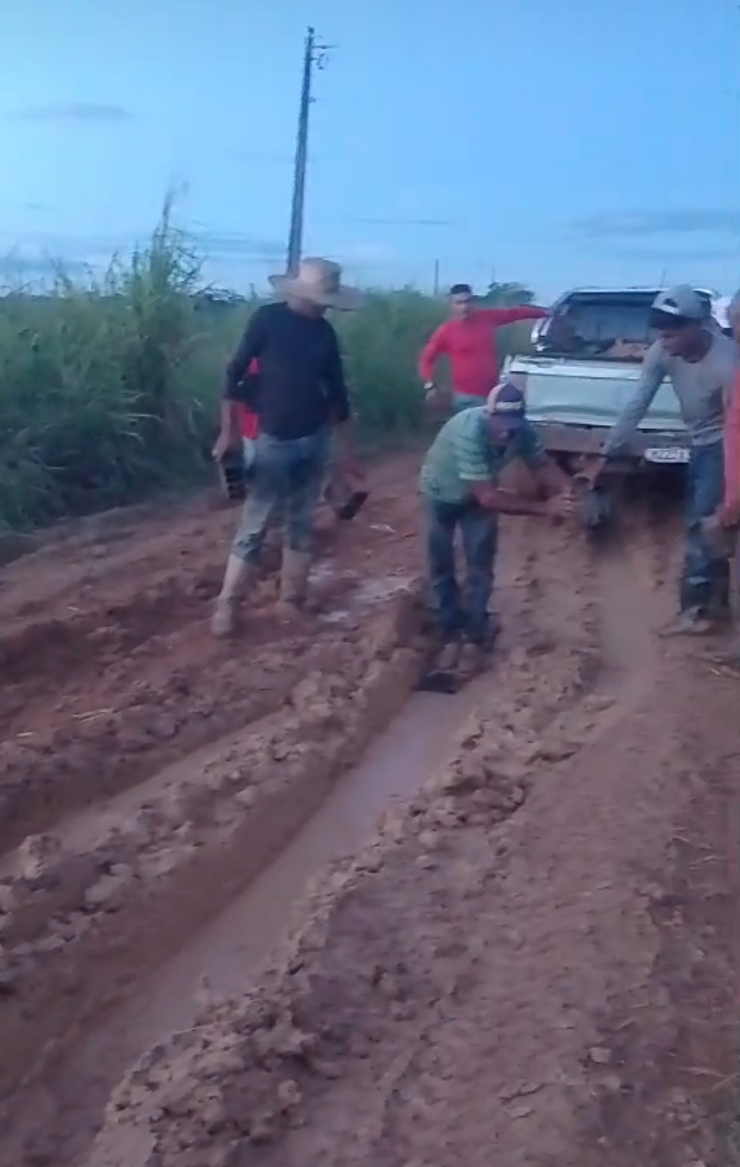 Bujari: tijolos viram solução contra atoleiros abandonados