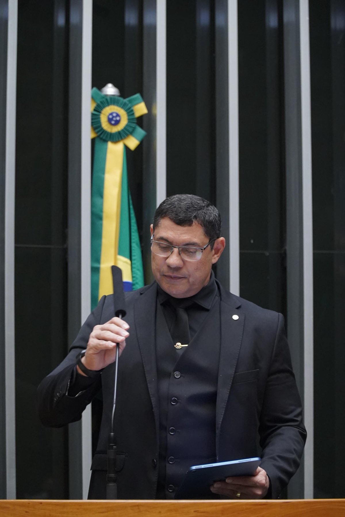 CORONEL ULYSSES DEFENDE FIM DA ESCALA 6x1 E PROMETE APOIO À PEC NO PLENÁRIO